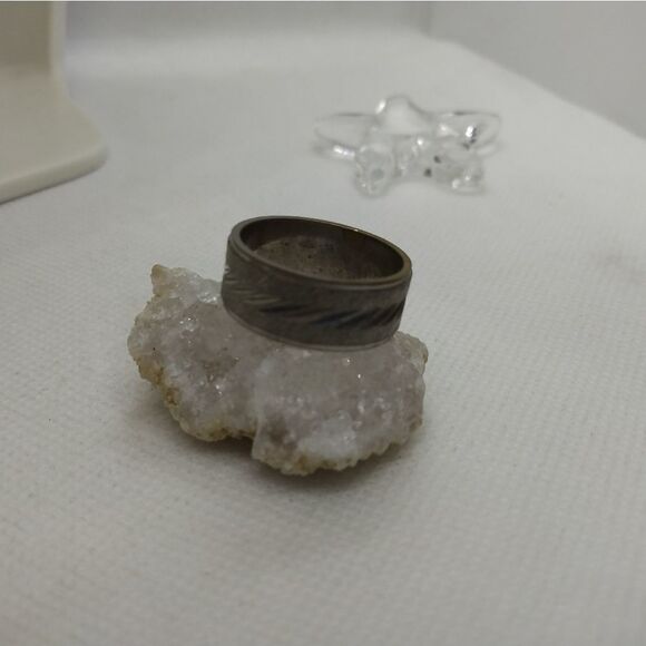 Sterling ring size 7 - Picture 2 of 3